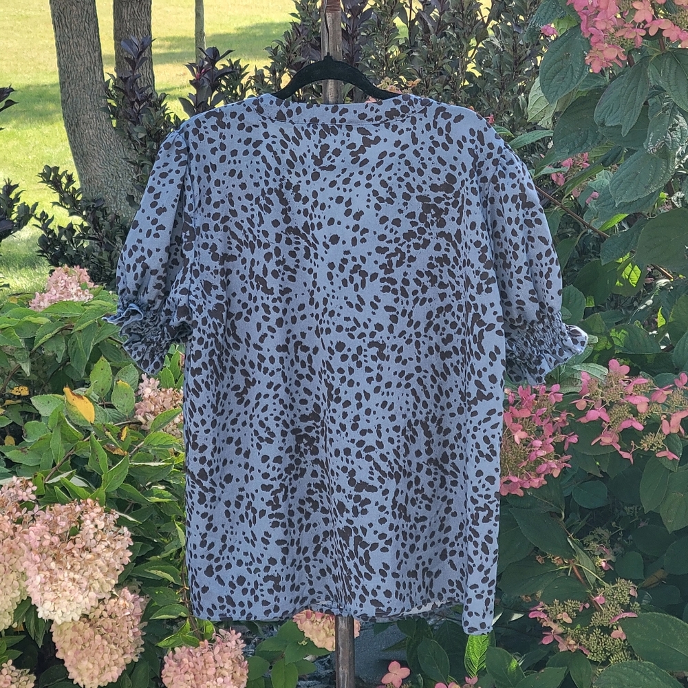 Leopard Print Blue & Black Women's 2X V NECK Puff Sleeve Blouse - Picture 5 of 10